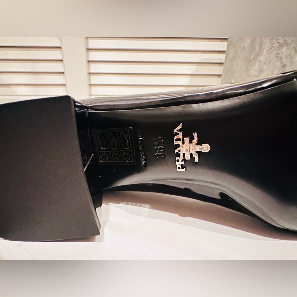 🆕Authentic from Italy PRADA patent black leather pumps - Picture 8 of 16